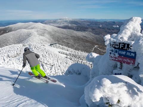 Skier skiing