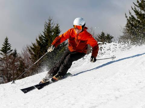 skier skiing